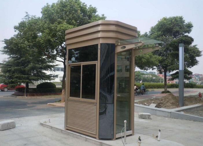 金属岗亭 城市秩序中的坚固坐标与美学表达